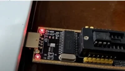 programador usb eemprom con led iluminados rojo