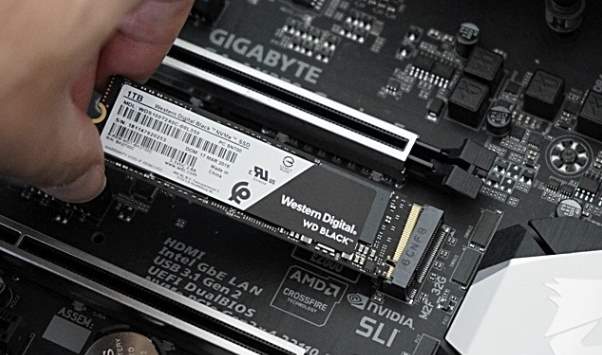 disco nvme enchufandose a puerto m.2