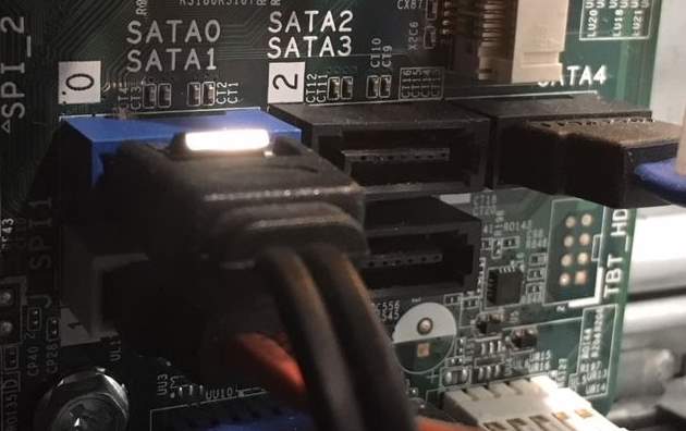 puertos sata enchufados para unidades de almacenamiento