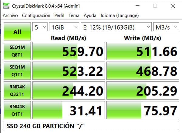 9 crystaldiskmark 559 Mb por segundo